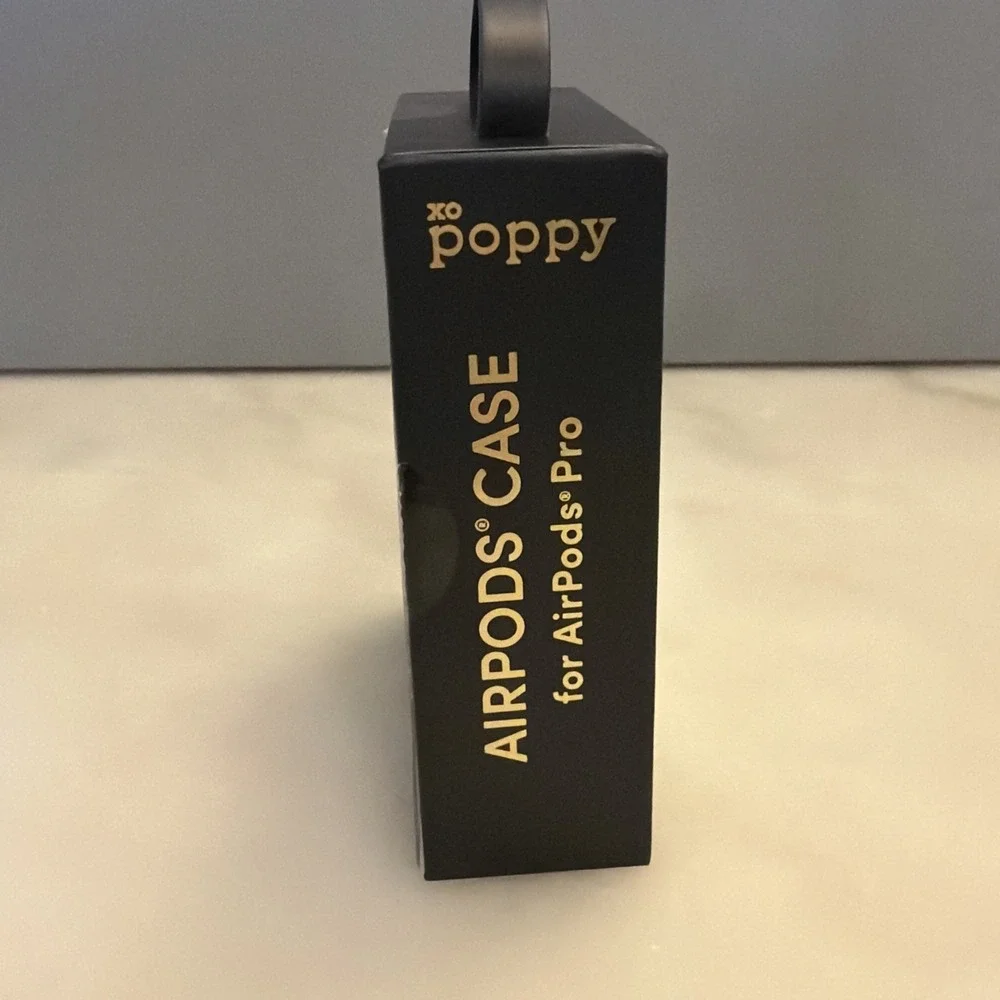 XO Poppy Airpods Case Airpods Pro Black Midnight Soft & Smooth Clip Key Ring NEW